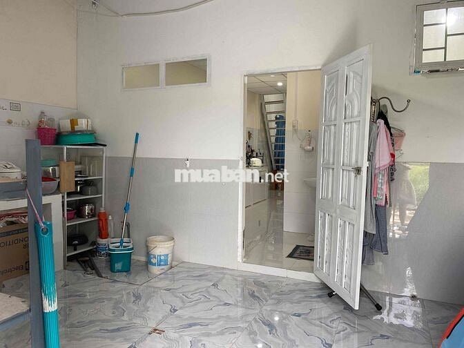 Nhà mái thai có gác lững kiên cố, wiu lúa sau  .