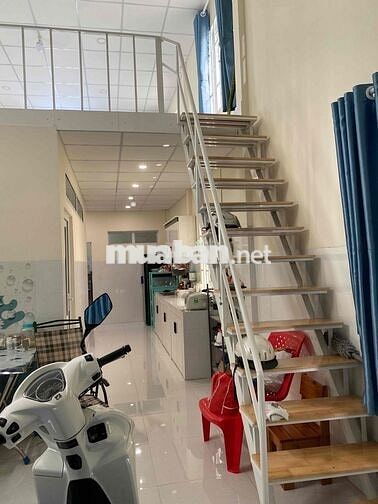 Nhà mái thai có gác lững kiên cố, wiu lúa sau  .