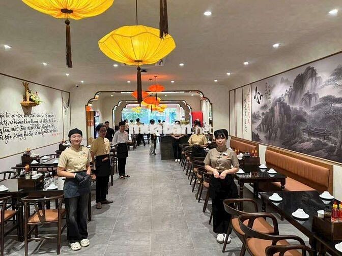 Tuyển vị trị phục vụ đi làm ngay quận 2