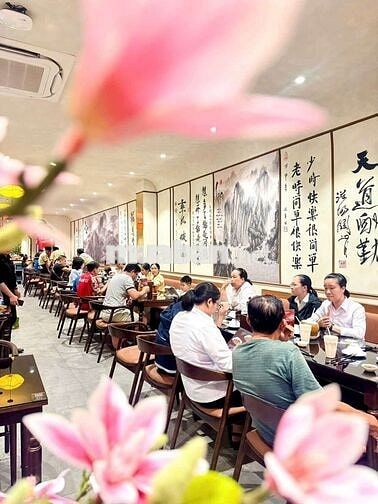 Tuyển vị trị phục vụ đi làm ngay quận 2