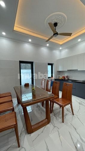 Phố Chu Huy Mân – Long Biên – 103 M2 – 4 Tầng – MT 4.7 M – Giá 12.2 Tỷ