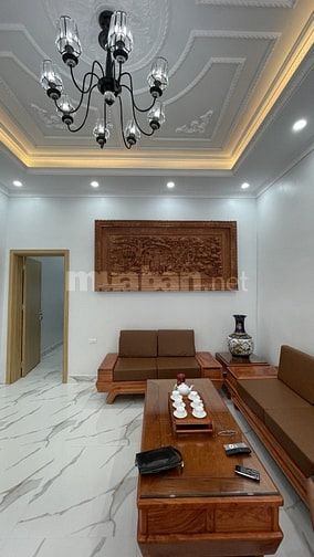 Phố Chu Huy Mân – Long Biên – 103 M2 – 4 Tầng – MT 4.7 M – Giá 12.2 Tỷ