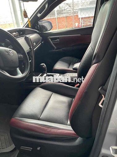 Toyota Fortuner Legender 2021 Bạc