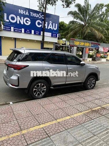 Toyota Fortuner Legender 2021 Bạc