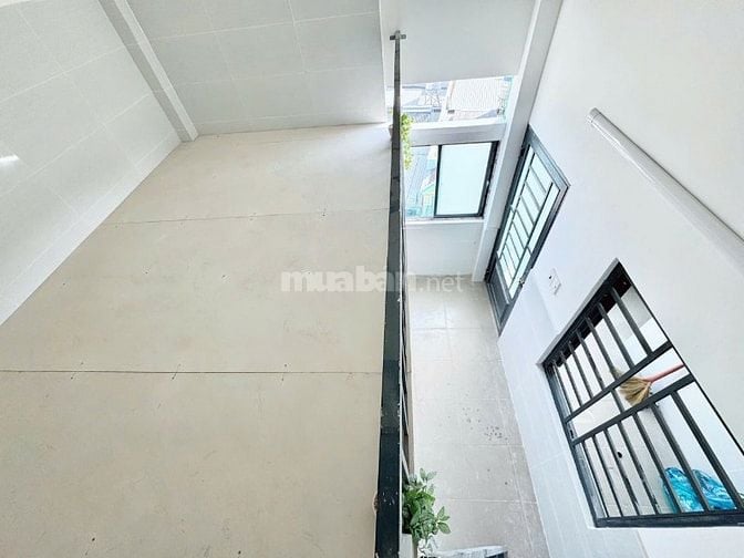 Phòng mới xây xong ngay Đỗ Xuân Hợp, gần CĐ Công Thương, có máy lạnh