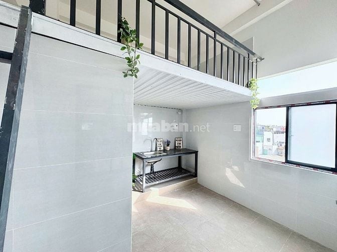 Phòng mới xây xong ngay Đỗ Xuân Hợp, gần CĐ Công Thương, có máy lạnh