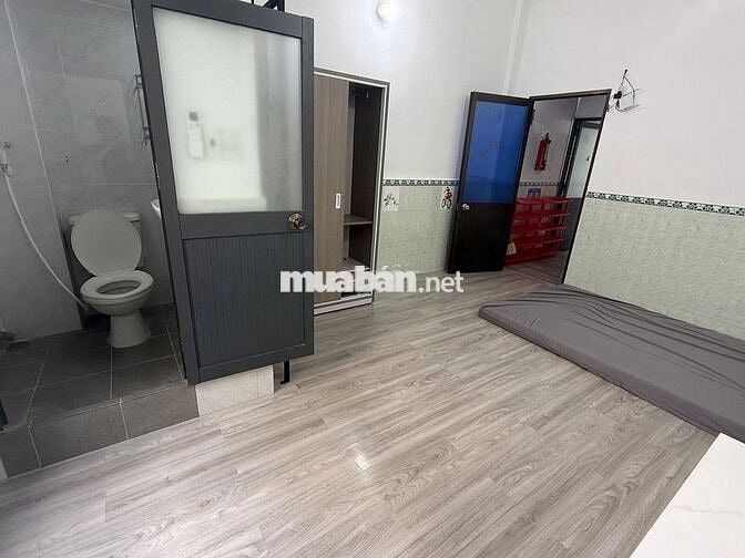 Phòng trọ quận 1: đường Bùi Viện, full nội thất, có cửa sổ, phòng mới