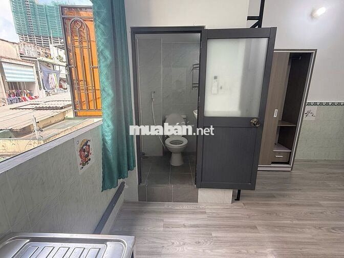 Phòng trọ quận 1: đường Bùi Viện, full nội thất, có cửa sổ, phòng mới