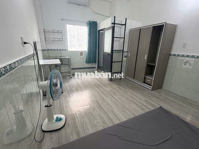 Phòng trọ quận 1: đường Bùi Viện, full nội thất, có cửa sổ, phòng mới