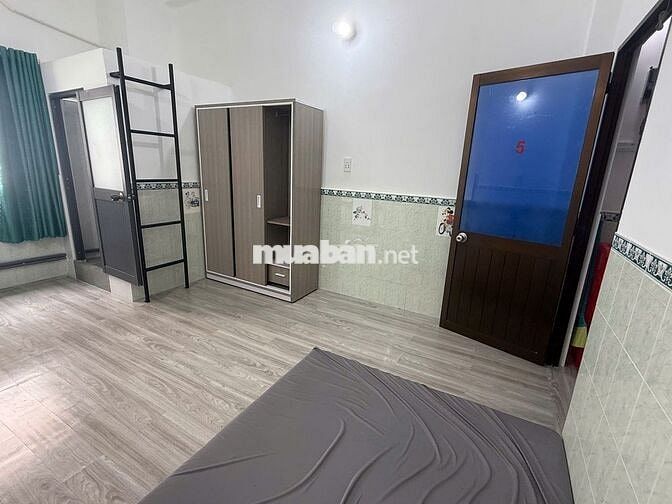 Phòng trọ quận 1: đường Bùi Viện, full nội thất, có cửa sổ, phòng mới