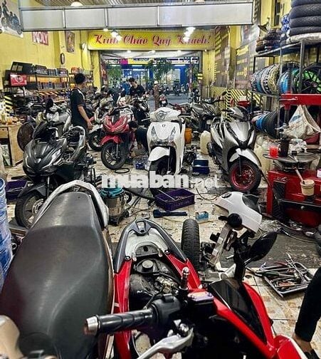 tuyển thợ bảo dưỡng và thợ rửa xe