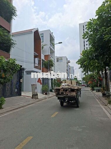 Cần Bán Gầp Lô Đầt Đường DưƠng Thị Giang .DT 4,5 X18 .Giá 8 tỷ 7 có sổ