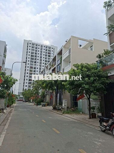 Cần Bán Gầp Lô Đầt Đường DưƠng Thị Giang .DT 4,5 X18 .Giá 8 tỷ 7 có sổ