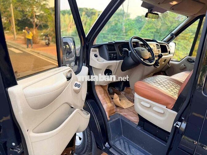 Ford Transit 2020 16 chỗ 118.000 km Đen