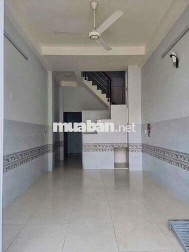 P15 .Cho thuê diện tích to xe hơi đậu trước nhà