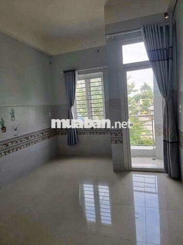 P15 .Cho thuê diện tích to xe hơi đậu trước nhà