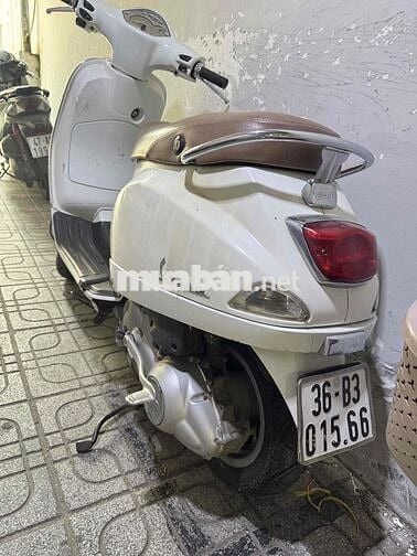 Piaggio Vespa màu Trắng