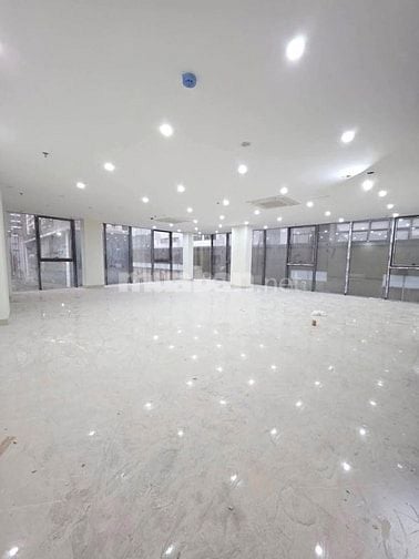 Lê Văn Lương: 105m², 9 tầng, mặt tiền 12m – bán gấp