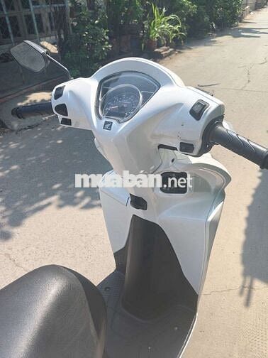 Honda Vision 2023 Trắng biển Thành phố 