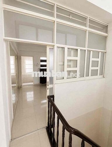 Nhà Lạc Long Quân 3T, hẻm 6m thông 32m2. Chỉ 6.5 tỷ. Ở - cho thuê KD