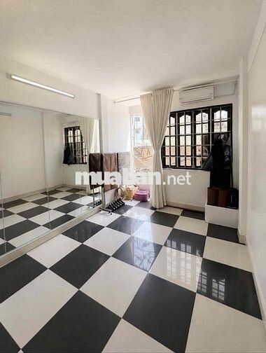 Nhà Lạc Long Quân 3T, hẻm 6m thông 32m2. Chỉ 6.5 tỷ. Ở - cho thuê KD