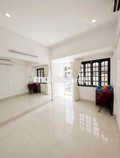Nhà Lạc Long Quân 3T, hẻm 6m thông 32m2. Chỉ 6.5 tỷ. Ở - cho thuê KD