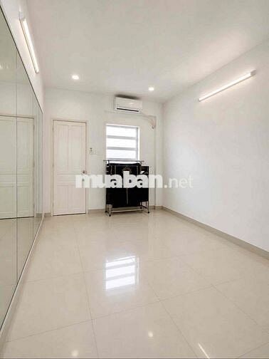 Nhà Lạc Long Quân 3T, hẻm 6m thông 32m2. Chỉ 6.5 tỷ. Ở - cho thuê KD