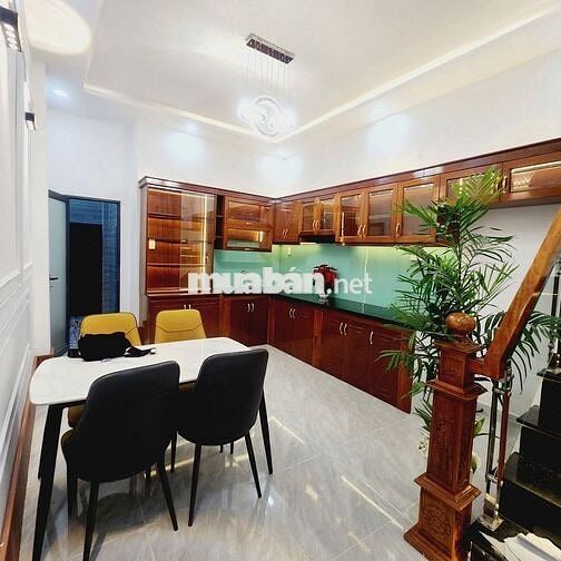 Cho thuê nhà Đường Dạ Nam, gần Trung tâm