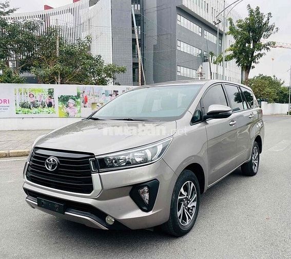 Toyota Innova 2021 2.0E MT màu Nâu Đồng