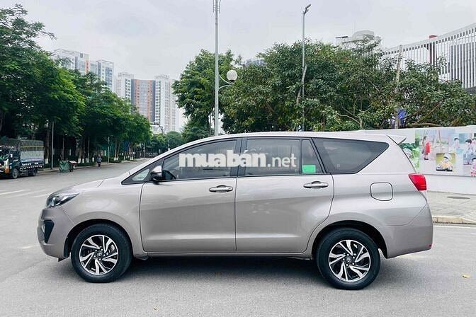 Toyota Innova 2021 2.0E MT màu Nâu Đồng