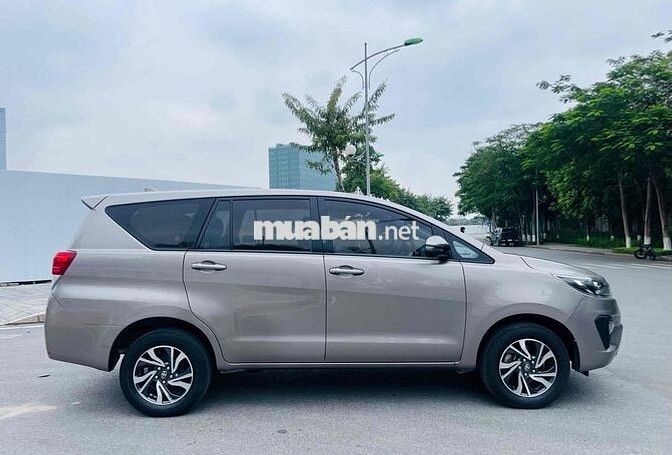 Toyota Innova 2021 2.0E MT màu Nâu Đồng