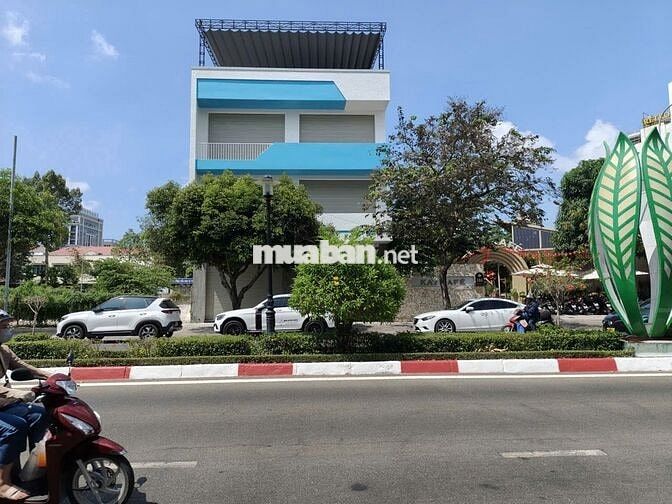 Cho Thuê Toà Nhà Mặt Tiền 600m2 Sàn Đường Bạch Đằng
