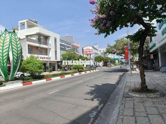 Cho Thuê Toà Nhà Mặt Tiền 600m2 Sàn Đường Bạch Đằng
