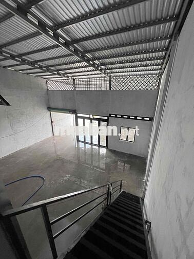 Cho Thuê Nhà Xưởng Mới Xây DT 300m2 Có Gác Rộng Làm Văn Phòng Hẻm Tải