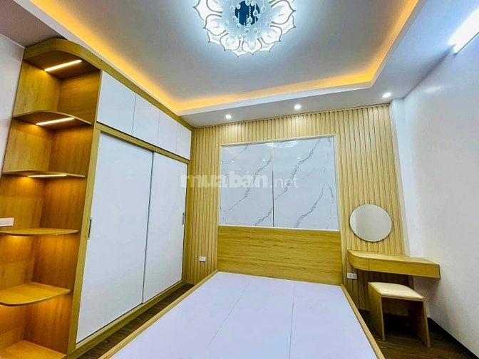 Bán Nhà Giải Phóng, Hoàng Mai 39m, 5 tầng, mt 10m, giá 6.8 tỷ.
