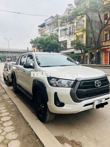 Toyota Hilux Trắng 2021 AT