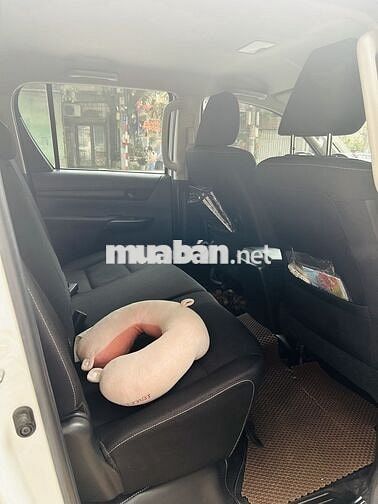 Toyota Hilux Trắng 2021 AT