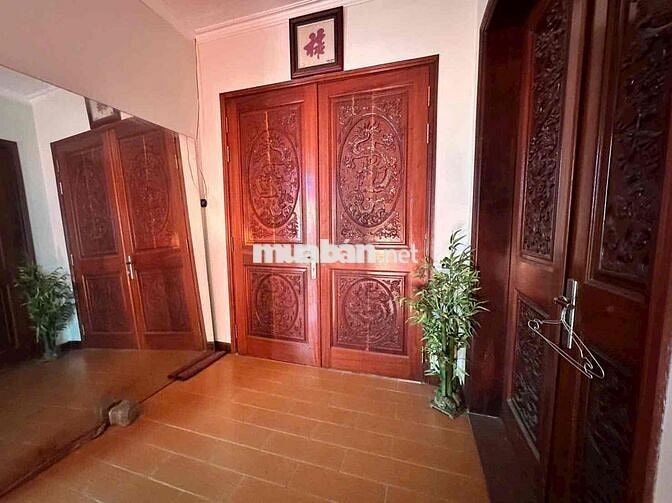 Biệt Thự full nội thất 12x20 Hầm trệt 2 lầu áp mái