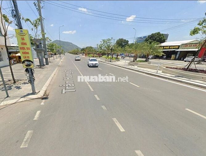 NHÀ MẶT PHỐ 5X17M2, XÂY 3 TẦNG