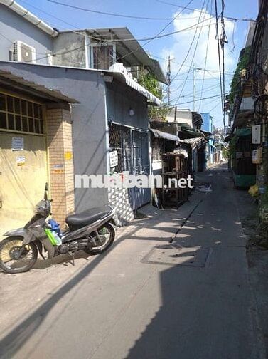 Nhà mới tan trang, không có lầu, ở khoản 3 thành viên, giờ tự 