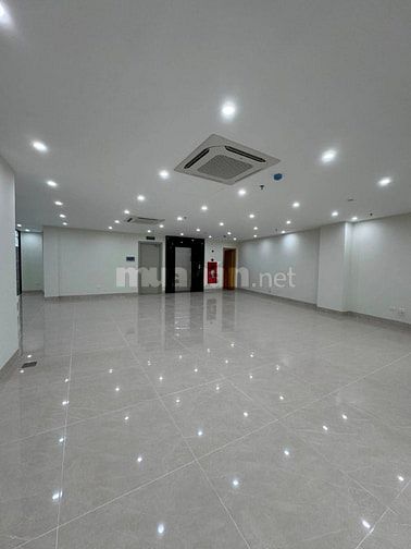 Lê Văn Lương: 105m², 9 tầng, mặt tiền 12m – bán gấp
