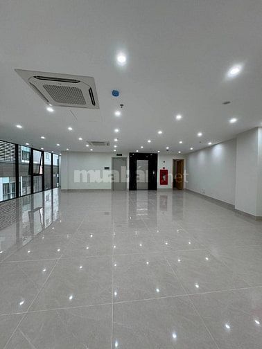 Lê Văn Lương: 105m², 9 tầng, mặt tiền 12m – bán gấp