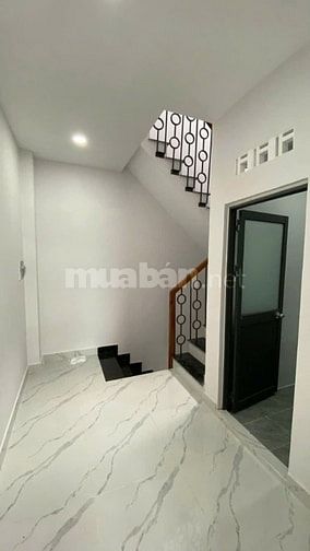 Bán gấp nhà gần Aeon Tên Lửa giá 1,67 tỷ 2PN 2WC có SHR