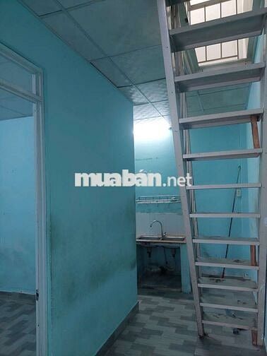 Nhà đang sơn mới  lại 
Cho thuê nhà mặt tiền nội bộ phạm hùng khu C