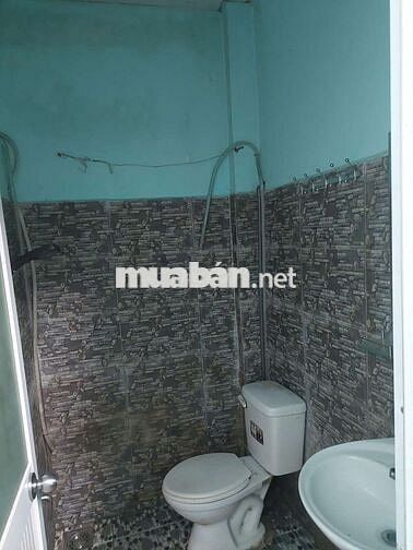 Nhà đang sơn mới  lại 
Cho thuê nhà mặt tiền nội bộ phạm hùng khu C