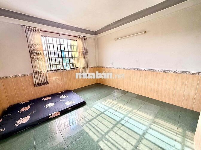 Phòng trống có cửa sổ, kdc trung sơn