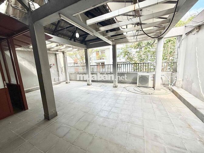 Phòng trống có cửa sổ, kdc trung sơn