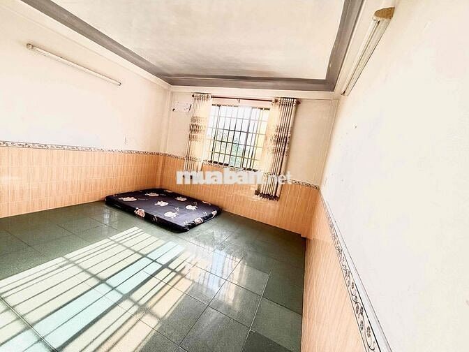 Phòng trống có cửa sổ, kdc trung sơn