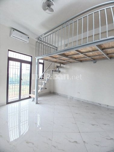 Tôi chủ nhà cho thuê căn hộ khép kín, có 2 ngủ, có gác xép, thang máy.