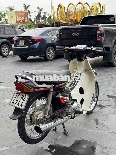 Honda Dream Tím trắng